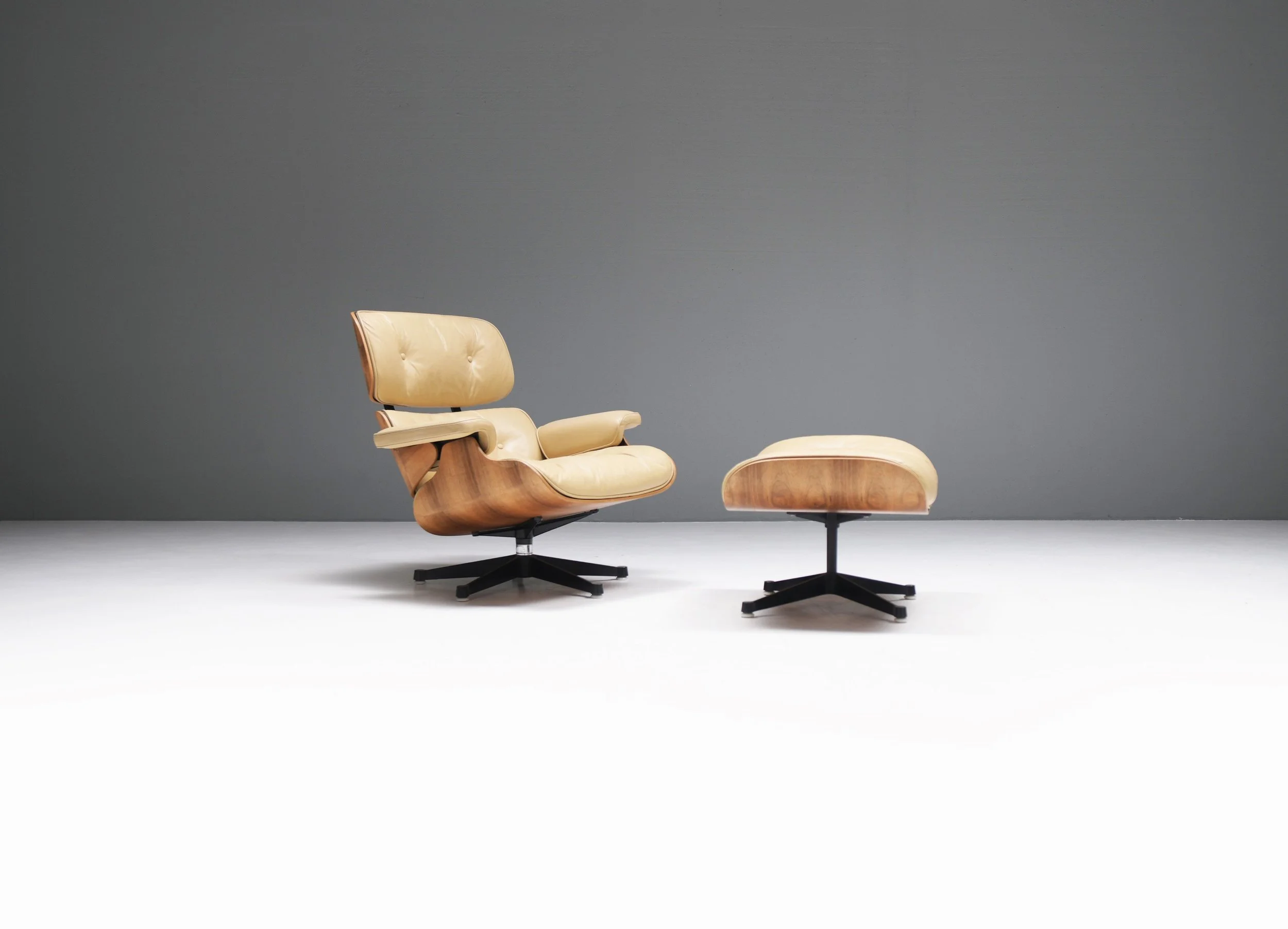 Eames lounge chair - Ray & Charles Eames - Mobilier Eames lounge chair - Ray & Charles Eames - Mobilier